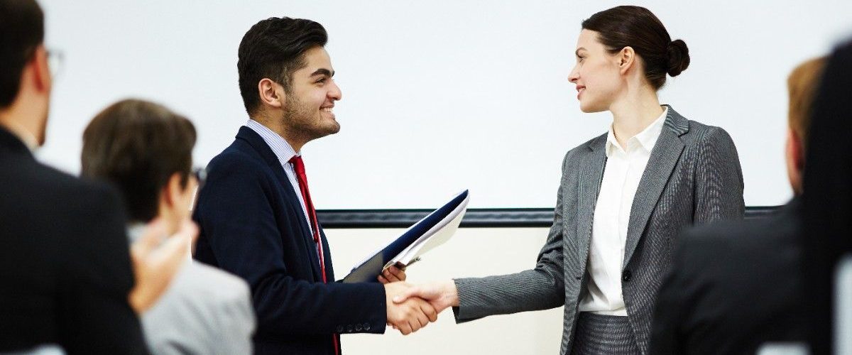shaking-hand-speaker (1)