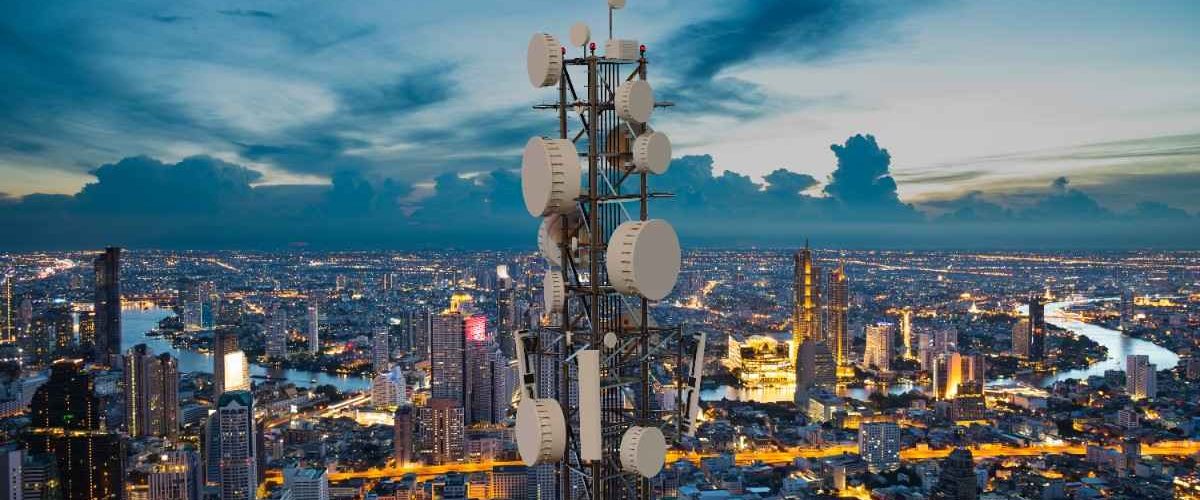 telecommunication-tower-with-5g-cellular-network-antenna-wave-night-city-background (1)